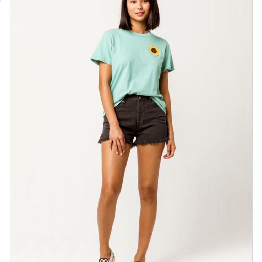 Mint green O’Neill sunflower tee🌻